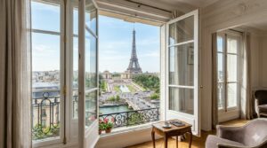 Place de la Trocadéro et la Tour Eiffel vue d'une fenêtre d'un immeuble rue Raymond Poincaré