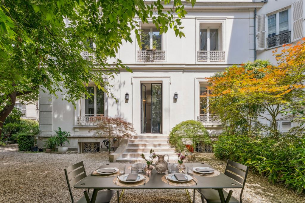PARIS 16e - Jasmin -  Comme une maison avec jardin.
